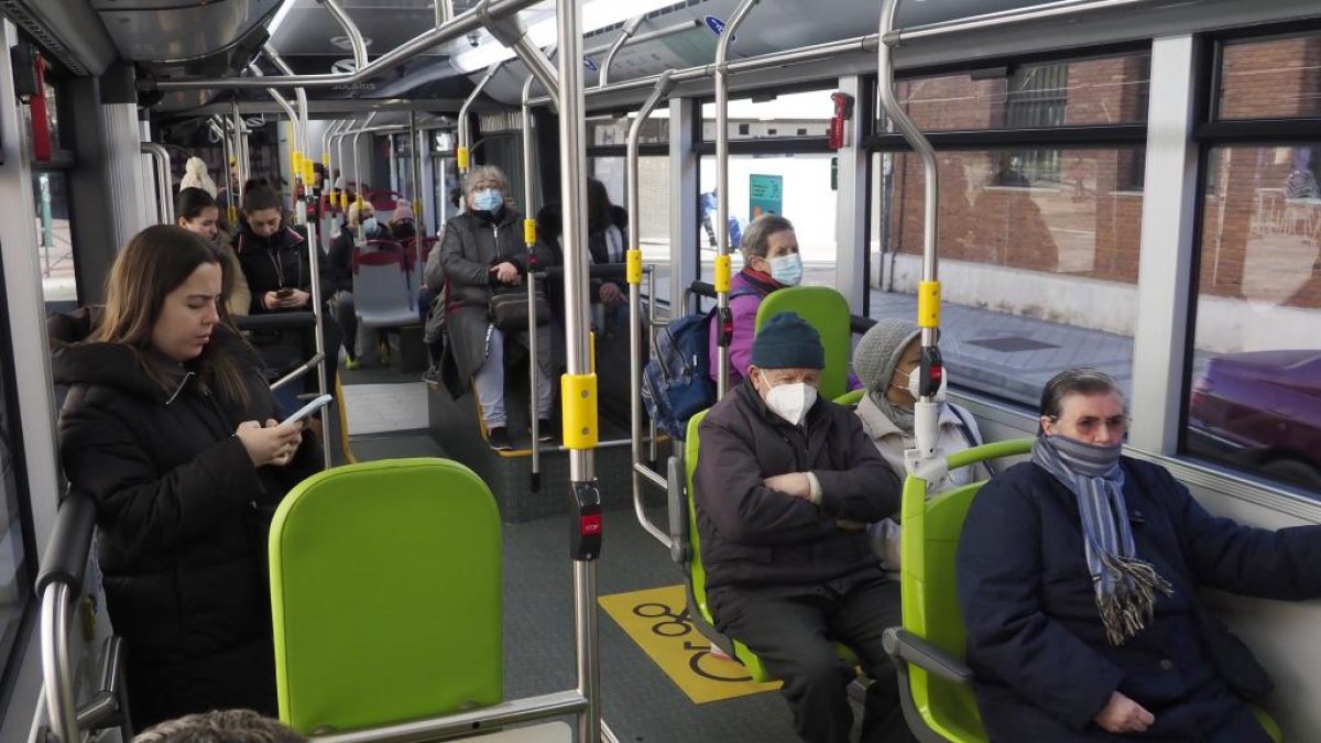 Fin de las mascarillas en el transporte público de Valladolid.- PHOTOGENIC