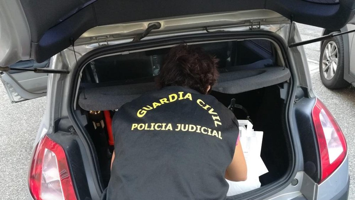 -GUARDIA CIVIL