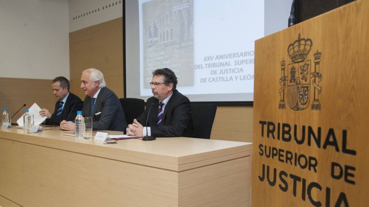 El presidente del Tribunal Superior de Justicia de Castilla y León, José Luis Concepción, presenta el libro ‘El régimen de Justicia en Castilla y León: de Real Chancillería a Tribunal Superior’, elaborado con motivo del 25 aniversario de los tribunales su-Ical