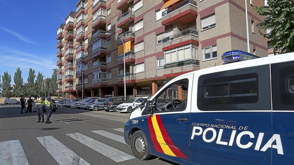 Agentes del Cuerpo Nacional de Policía en el lugar del tiroteo-MIGUEL ÁNGEL SANTOS