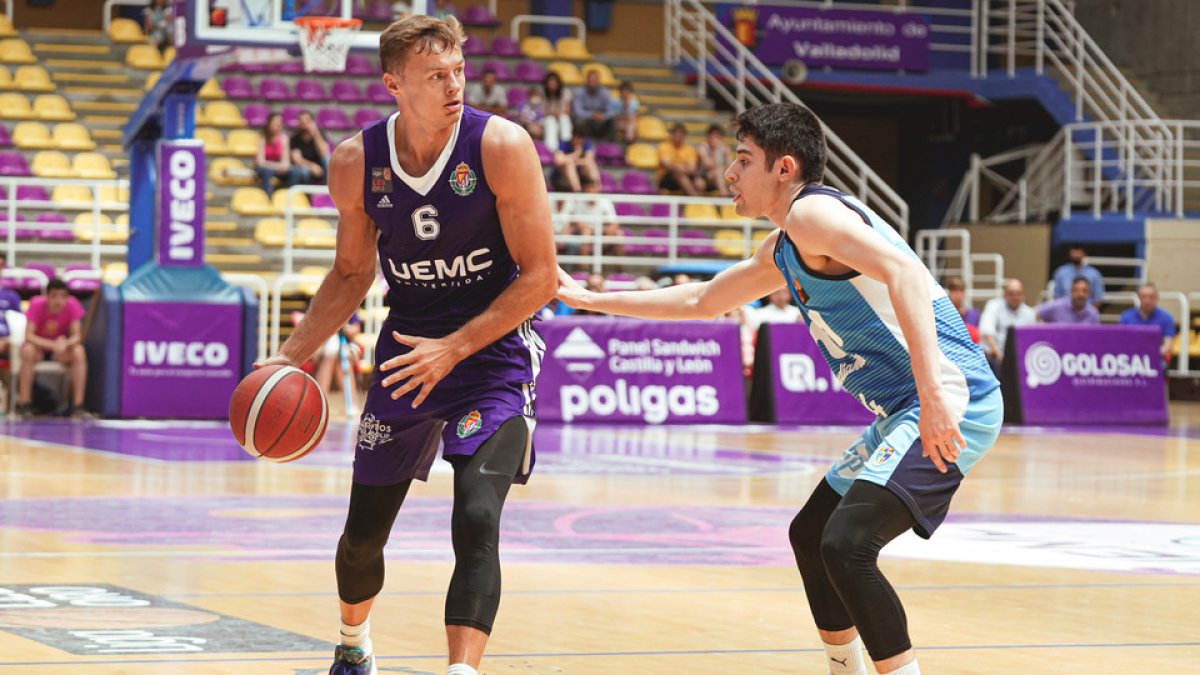 Jaan Puidet en el choque ante Estudiantes. / RV