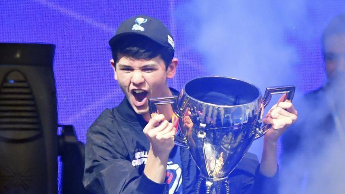 El adolescente estadounidense ’Bugha’ se proclamó ’rey’ del Fortnite el pasado fin de semana en Nueva York.-AFP / JOHANNES EISELE