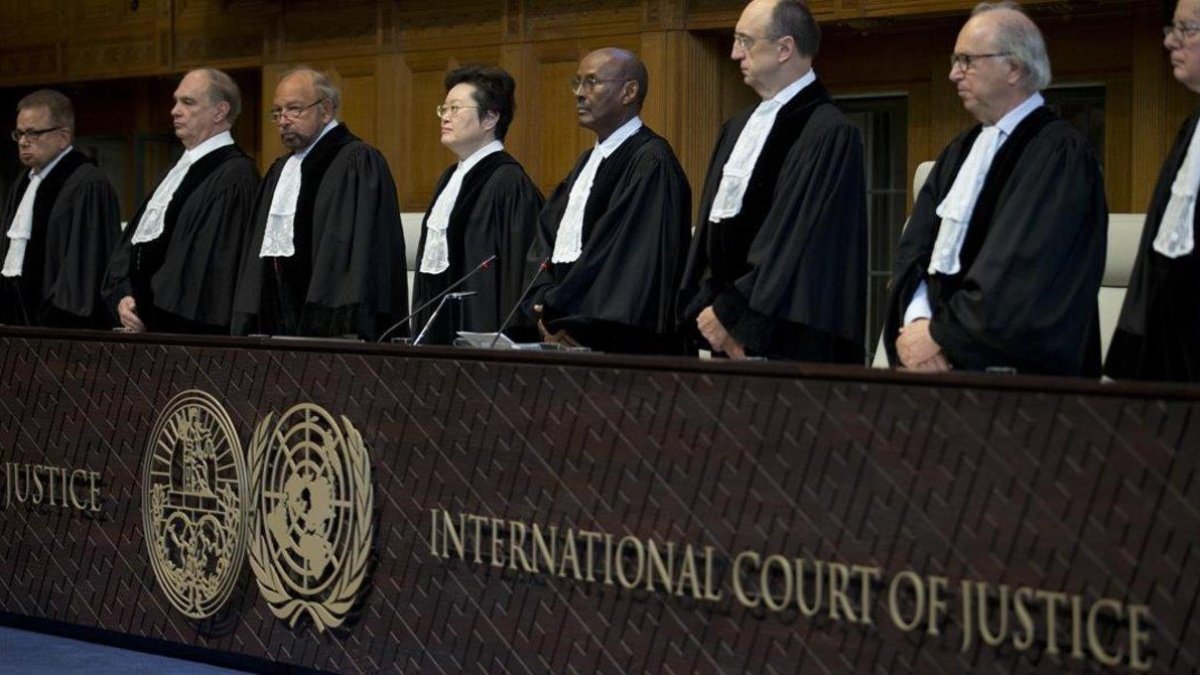 Jueces miembros del Tribunal de La Haya-PETER DEJONG