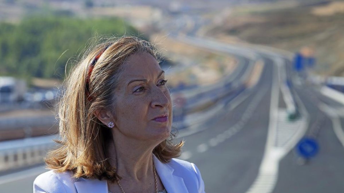 La ministra de Fomento, Ana Pastor, en una imagen de archivo-ICAL
