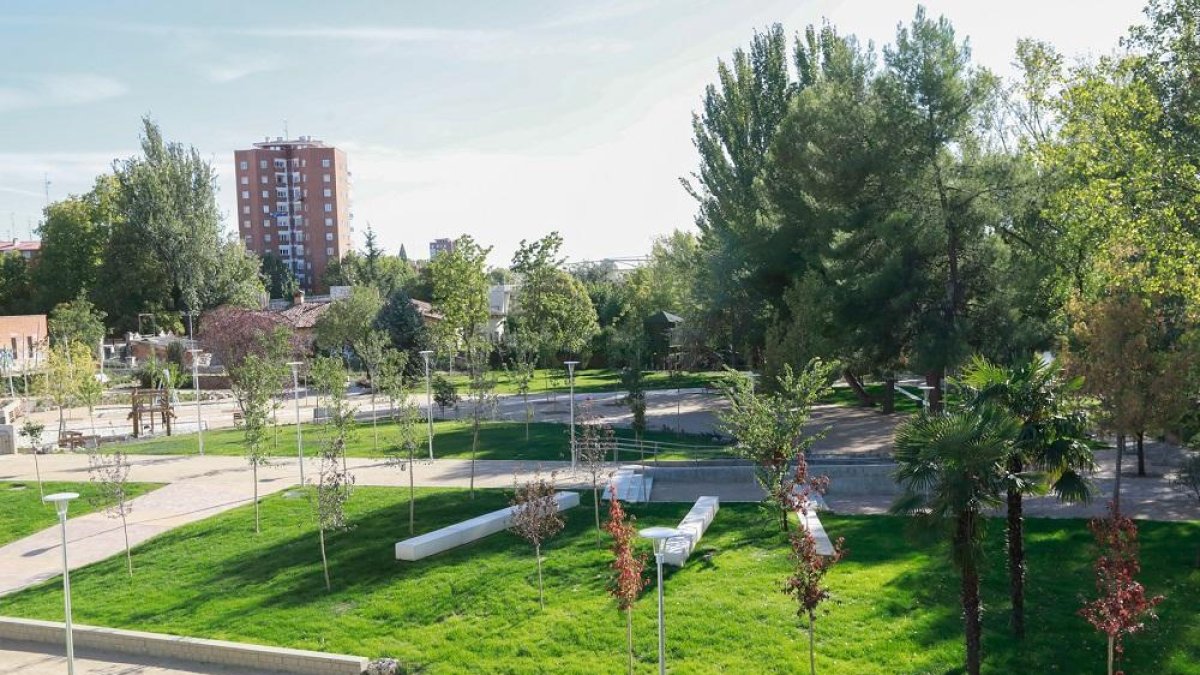 Vista panorámica del nuevo Parque Tomás Rodríguez Bolaños que se inaugurará en el mes de noviembre.-J.M. LOSTAU