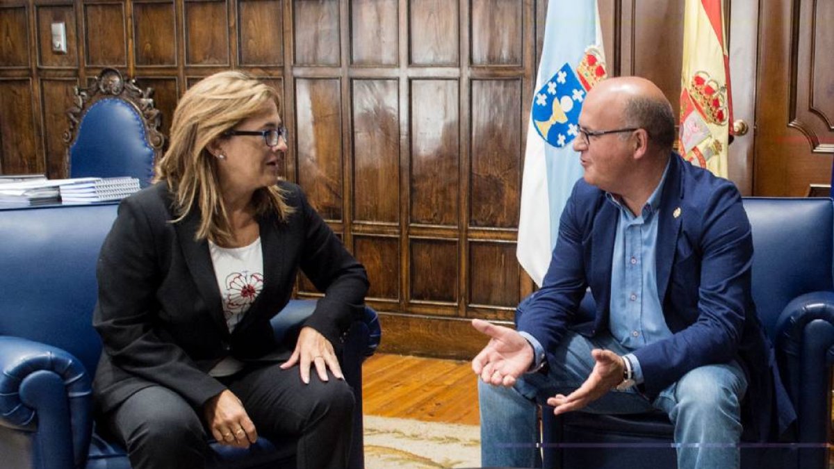 Los presidentes de las diputaciones de Zamora, Mayte Martín Pozo, y de Ourense, Manuel Baltar, durante la reunión mantenida-Ical