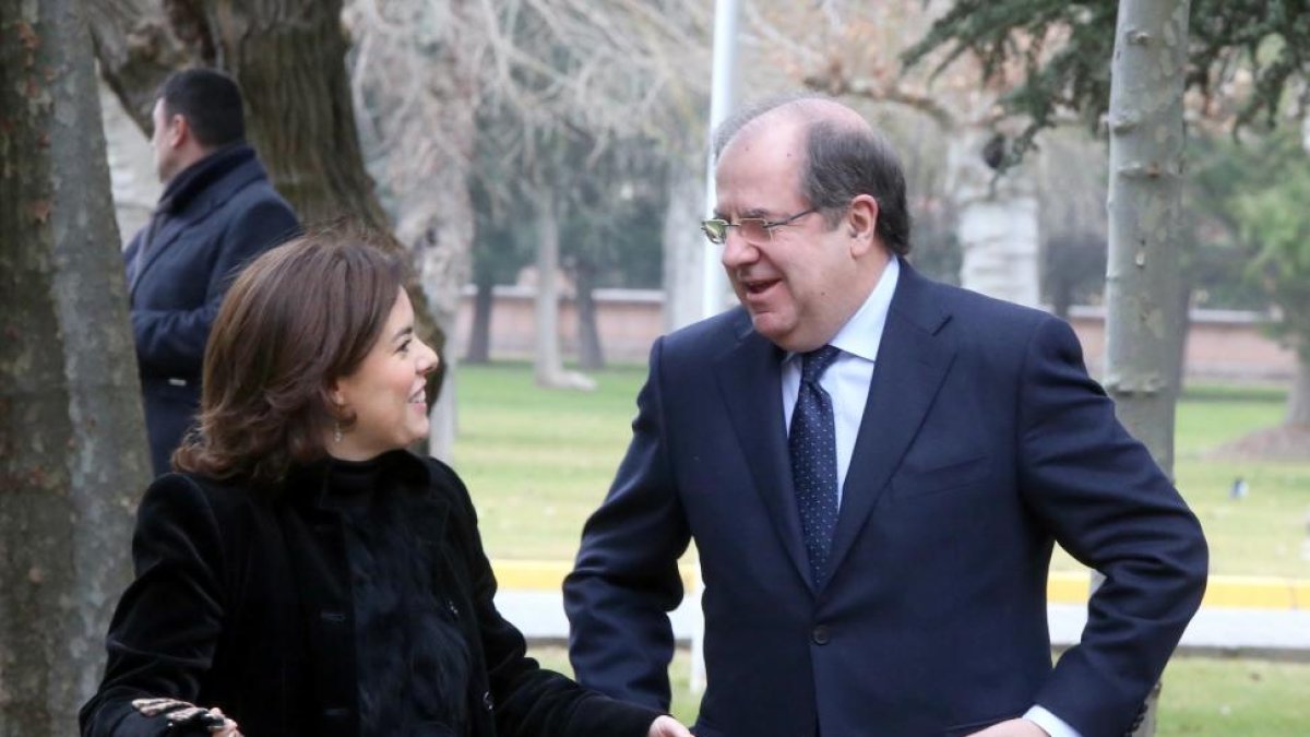 El presidente de la Junta, Juan Vicente Herrera, se reúne con la vicepresidenta del Gobierno y ministra de la Presidencia y para las Administraciones Territoriales, Soraya Sáenz de Santamaría-ICAL