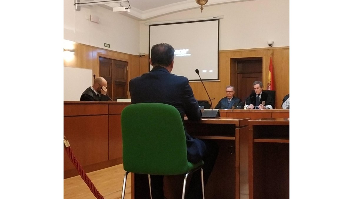 TSJCyL anula la sentencia que absolvió a un policía acusado de mentir en juicio para que se celebre de nuevo - EUROPA PRESS. - Archivo