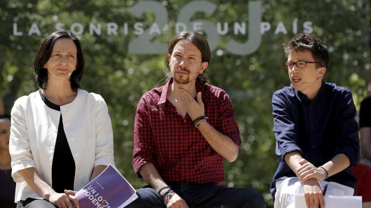Carolina Bescansa, Pablo Iglesias e Ínigo Errejón, en una imagen de archivo. /-JOSE LUIS ROCA