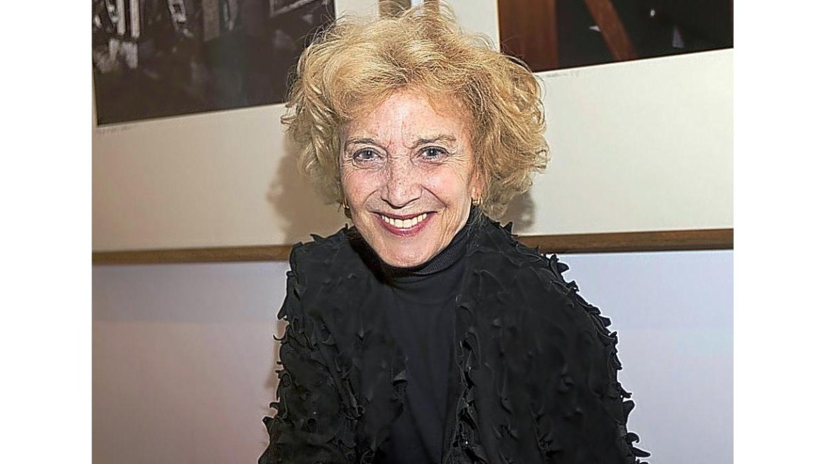 Marisa Paredes, ayer en el Teatro Calderón.-CASTILLO / PHOTOGENIC