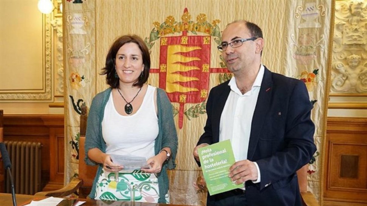 La concejal de Medio Ambiente y Sostenibilidad, María Sánchez, y el concejal de Seguridad y Movilidad,Luis Veléz.-CET