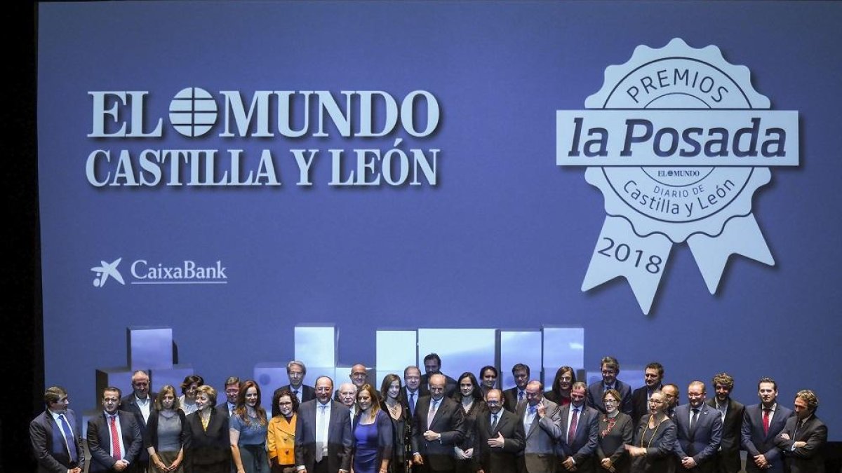 Foto de familia de los galardonados en la sexta edición de los Premios La Posada de EL MUNDO DE CASTILLA Y LEÓN.-J.M. LOSTAU, MIGUEL Á. SANTOS Y PABLO REQUEJO
