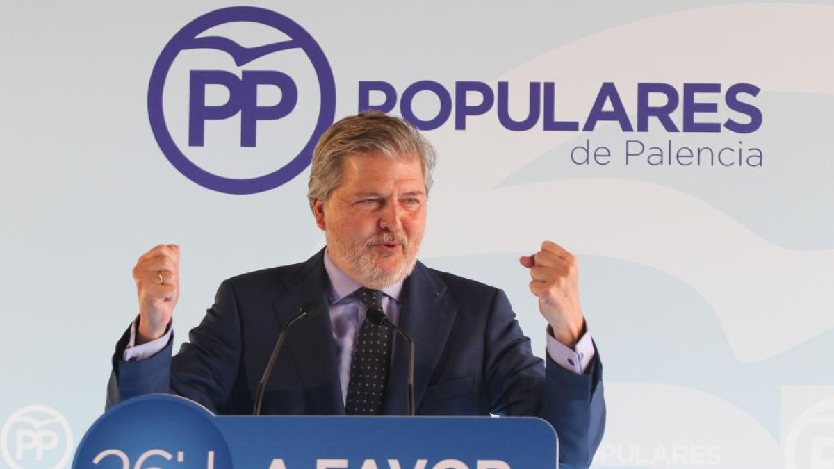 El ministro de Cultura en funciones y candidato al Congreso por Palencia, Íñigo Méndez de Vigo, en el mitin de fin de campaña-ICAL
