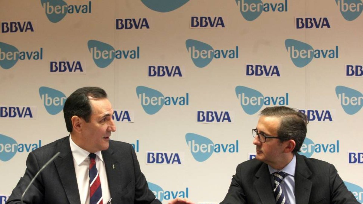 El presidente de Iberaval, José Rolando Álvarez, y el director de la Territorial Noroeste de BBVA, Juan Carlos Hidalgo-Ical