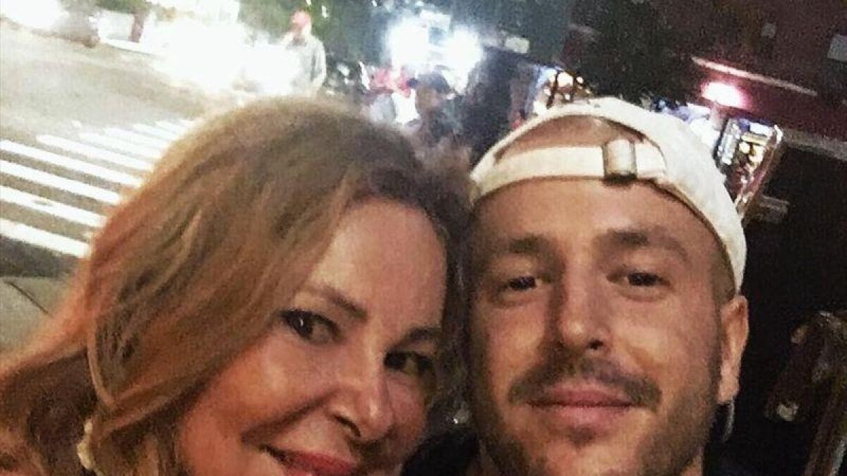 Ana Obregón posa junto a su hijo, Álex Lecquio, en Nueva York.-INSTAGRAM
