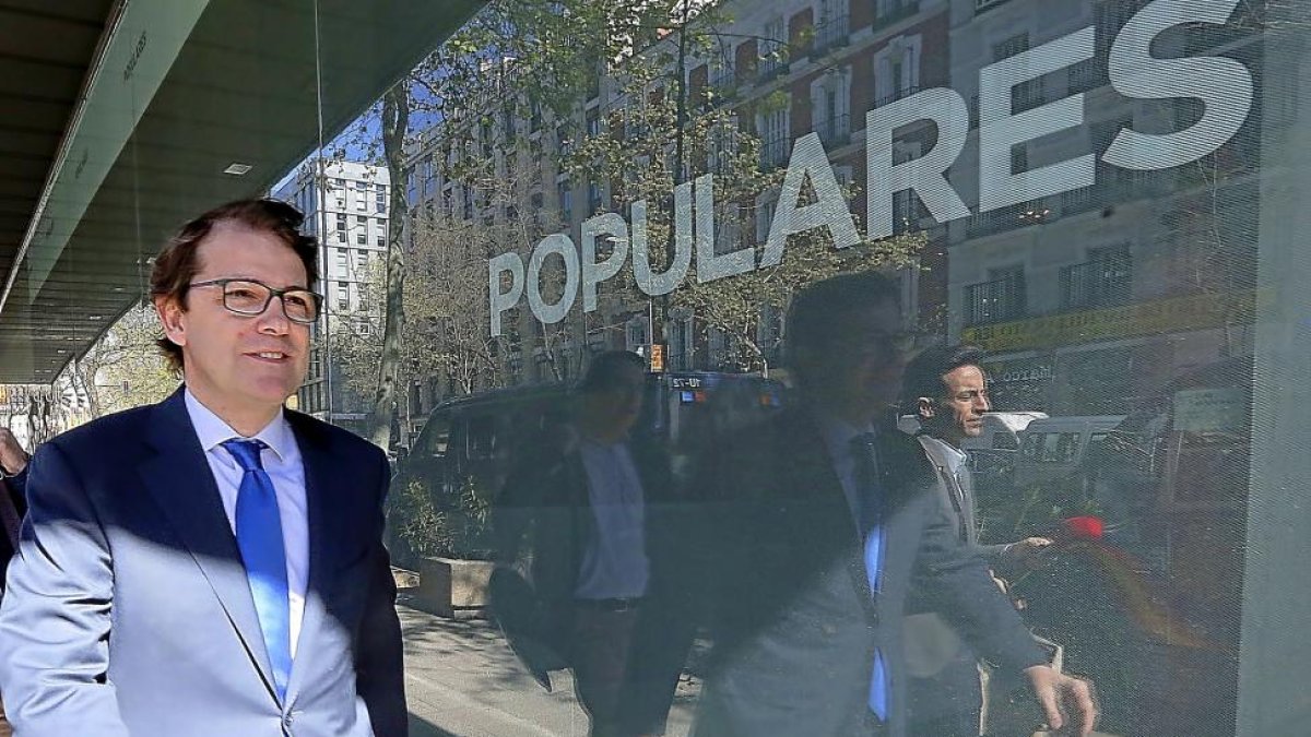 Alfonso Fernández Mañueco, a su llegada al comité ejecutivo nacional.-JAVIER BARBANCHO