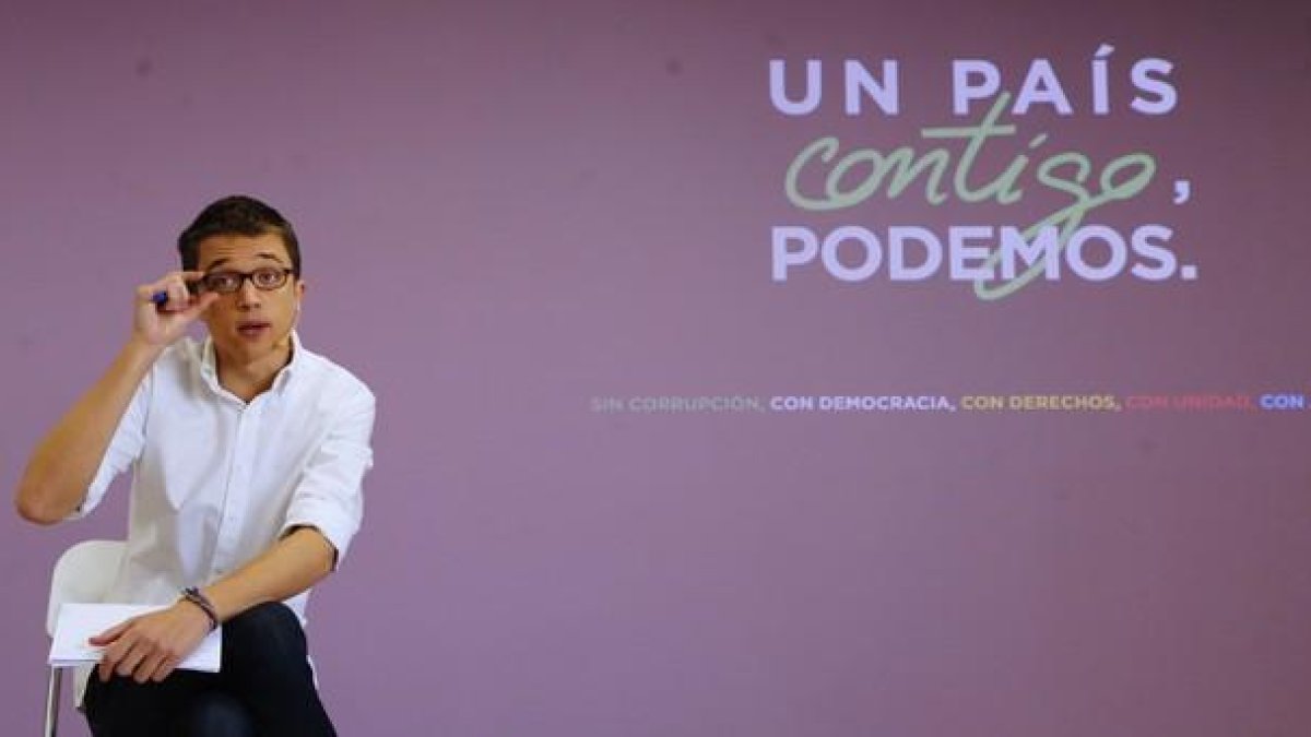 Íñigo Errejón, en la sede de Podemos, durante la presentación del eslogan del partido morado para la campaña electoral del 20-D.-AGUSTÍN CATALÁN