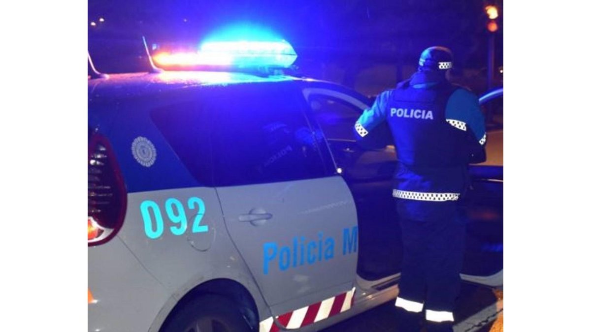 Agente de la Policía Municipal de Valladolid, en una imagen de archivo.- E. PRESS
