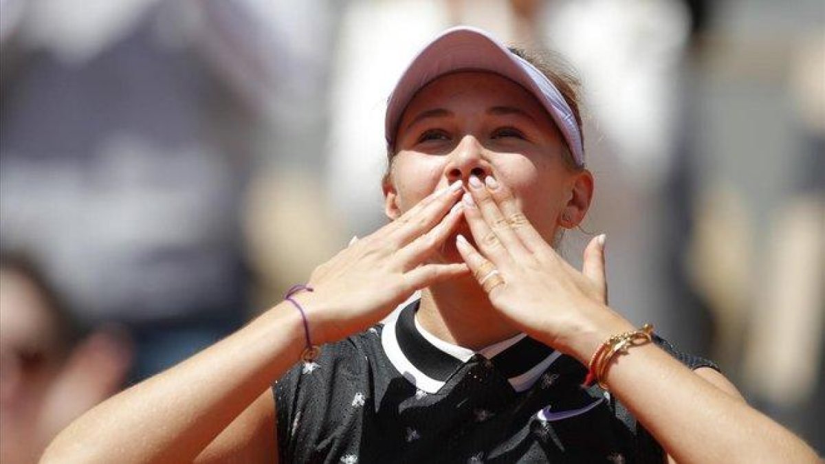 Animisova celebra la victoria ante Halep.-EL PERIÓDICO
