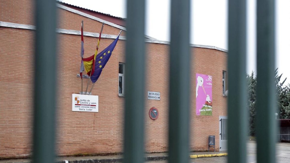 El colegio público de educación especial Santa Isabel en el término municipal de Soria.-MARIO TEJEDOR