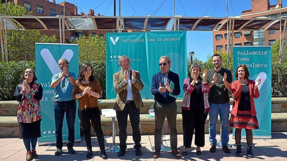 Los candidatos de Valladolid Toma la Palabra ayer en la presentación.-E.M.
