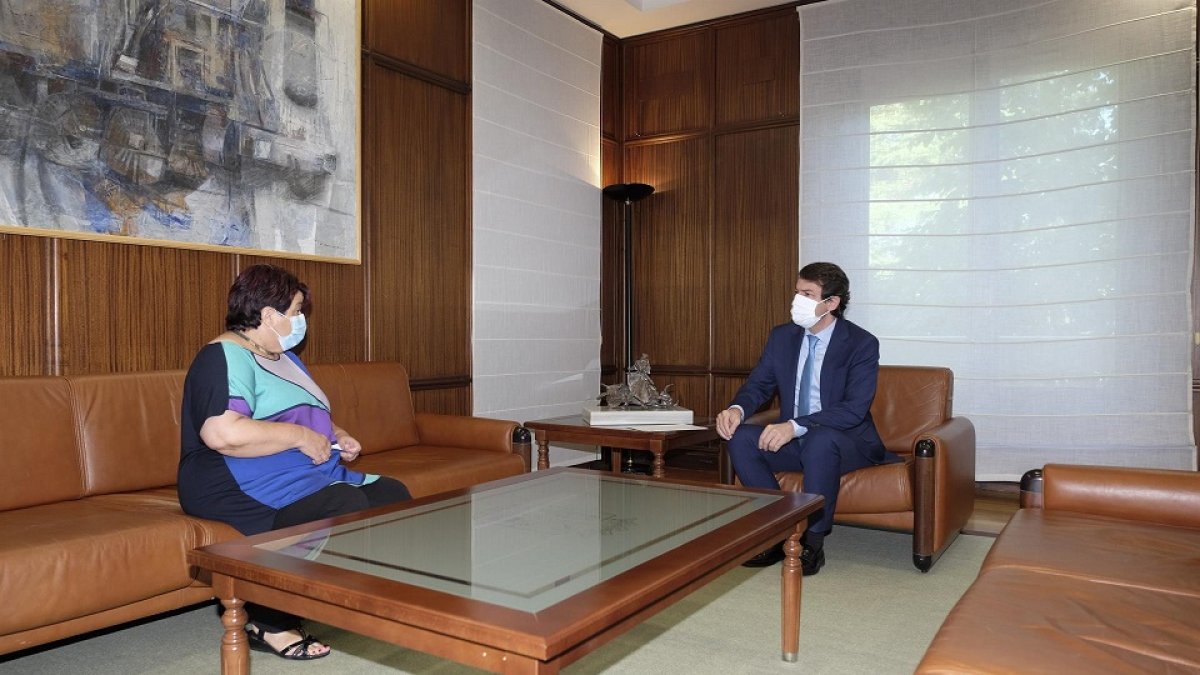 Reunión del presidente de la Junta, Alfonso Fernández Mañueco, con la alcaldesa de Segovia, Clara Luqero - JCYL