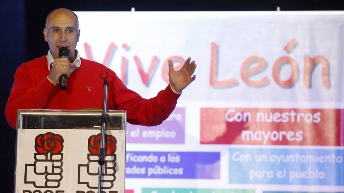 El candidato socialista a la Alcaldía de León, José Antonio Diez, participa en una fiesta-mitin de fin de campaña-Ical