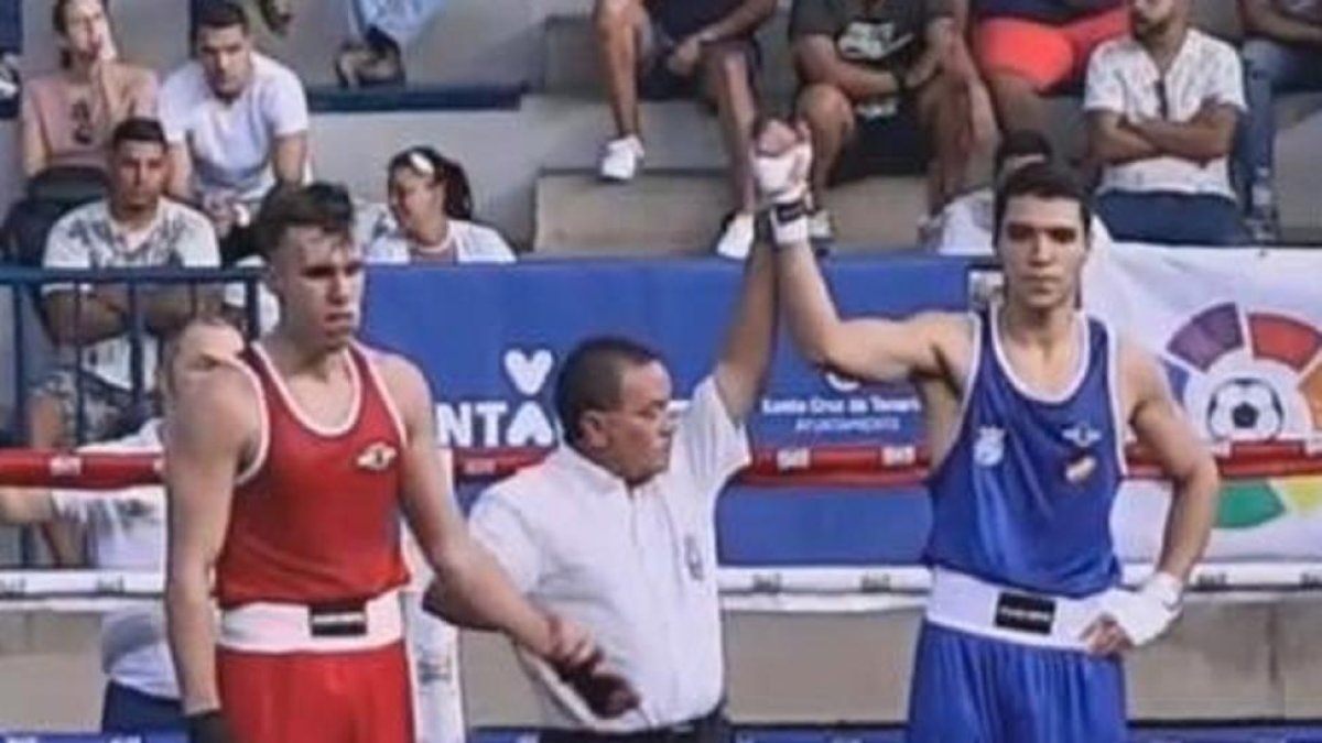 Miguel Cuadrado (La Campiña) en su combate con Rowen Marredo.-LALIGA