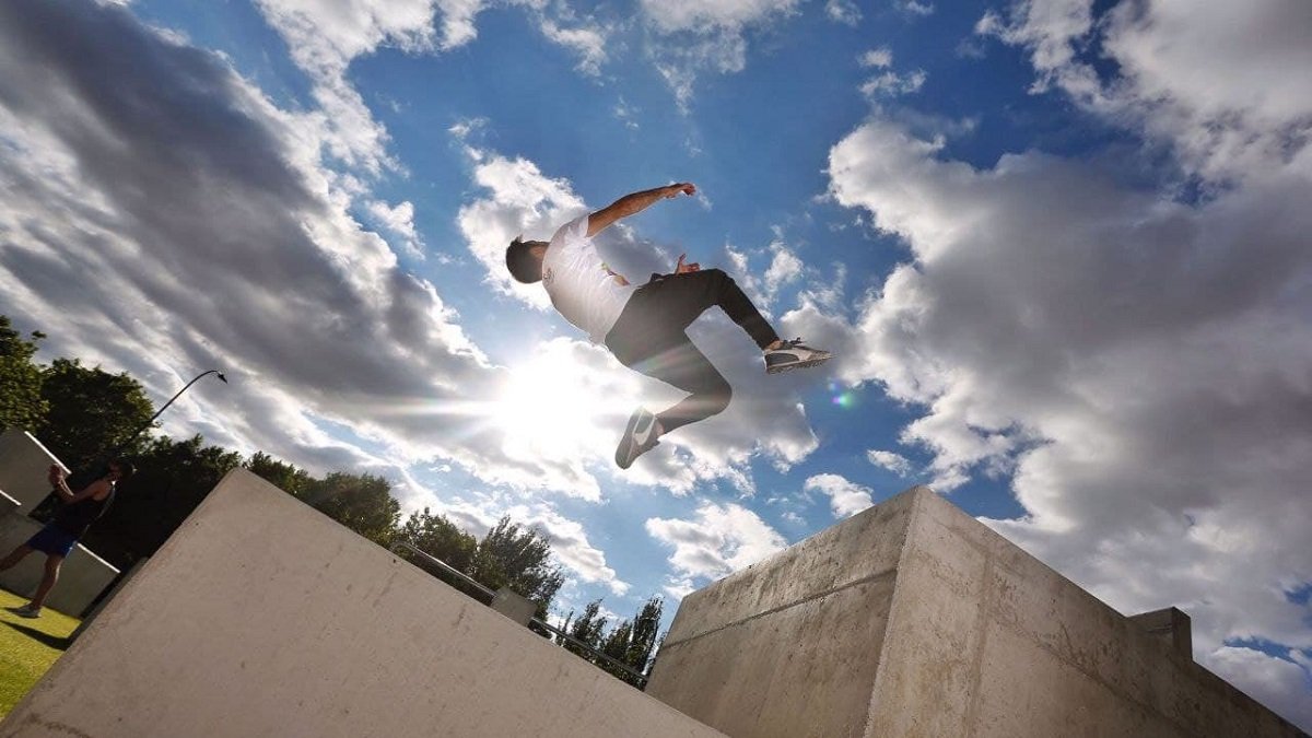 Vallatarde y Vallanoche organizan talleres y torneos de parkour durante las fiestas de San Pedro Regalado.- VALLANOCHE