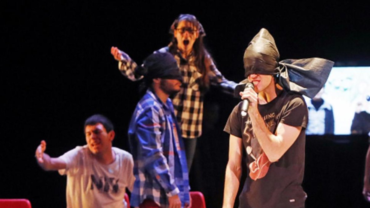Un momento del ensayo general de ‘Fuegos’, ayer en el teatro Calderón.-J. M. LOSTAU
