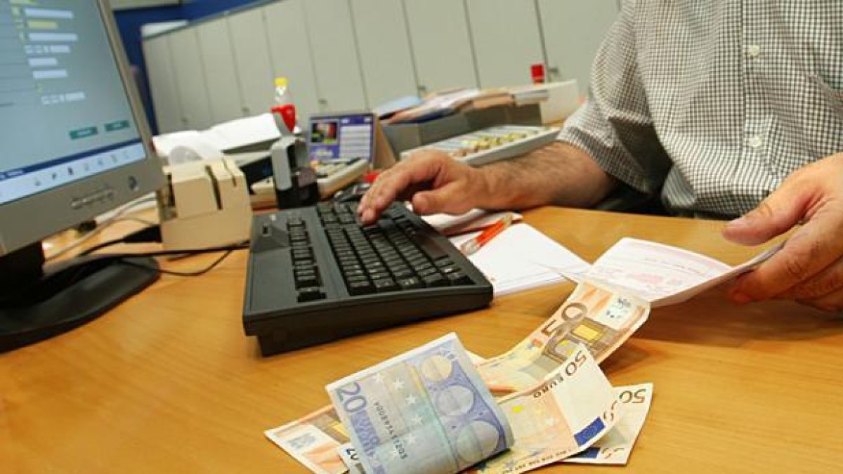 El número de oficinas de banca ha caído un 6,1% en el último año.-HDS