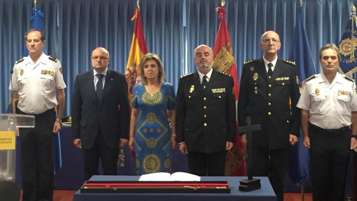 La delegada del Gobierno en Castilla y León, el jefe superior de Policía y el subdelegado del Gobierno participan en el acto de toma de posesión de Juan José Campesino como nuevo comisario jefe provincial de Policía de Valladolid.-ICAL