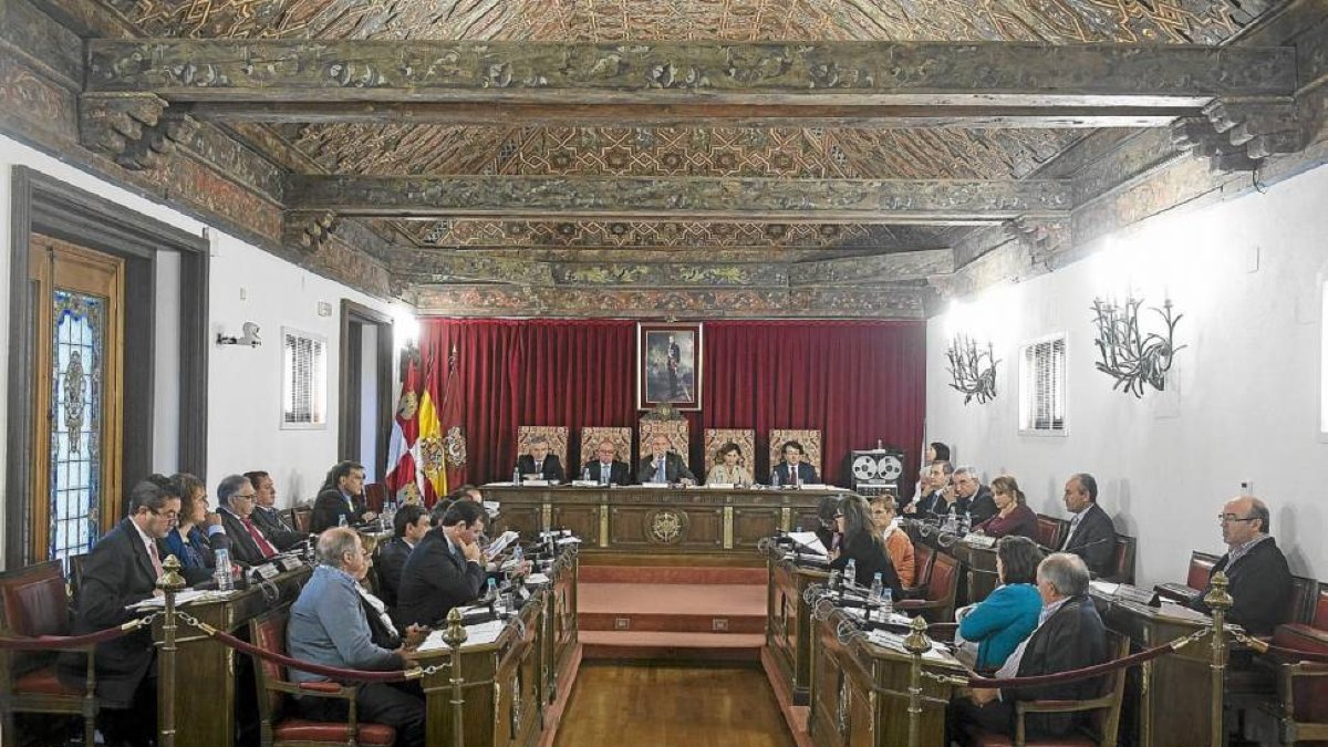 Imagen de archivo del Pleno de la Diputación de Valladolid-Miguel Ángel Santos