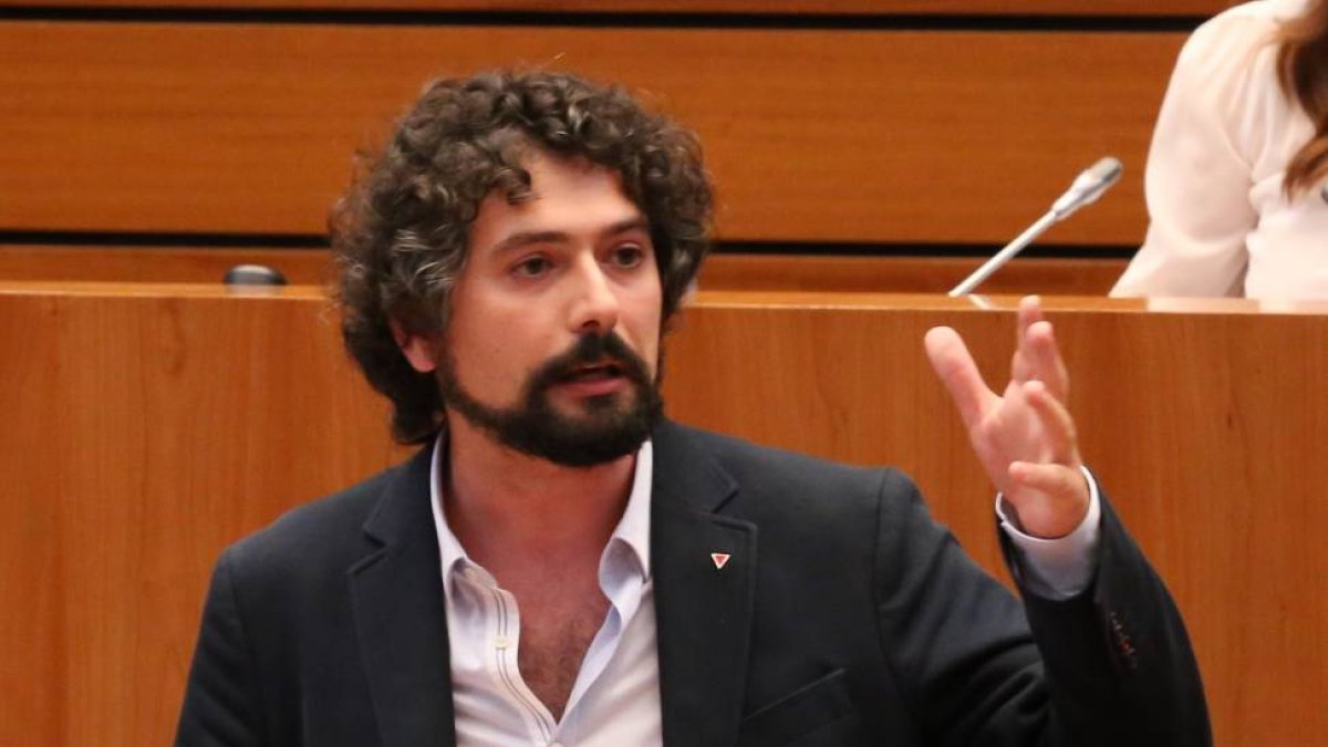 Debate de investidura del candidato a la Junta de Castilla y León. El candidato de IU, José Sarrión interviene en el debate-Ical