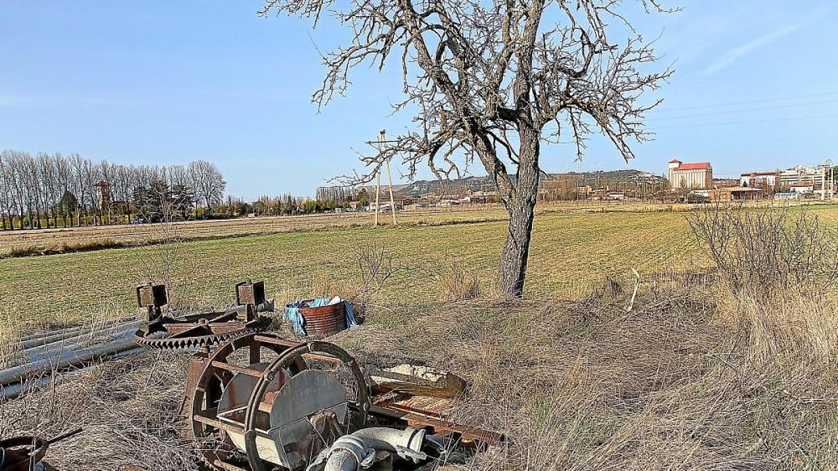 Antiguo pozo con noria que aún se utiliza en los alrededores de Palencia.-EL MUNDO
