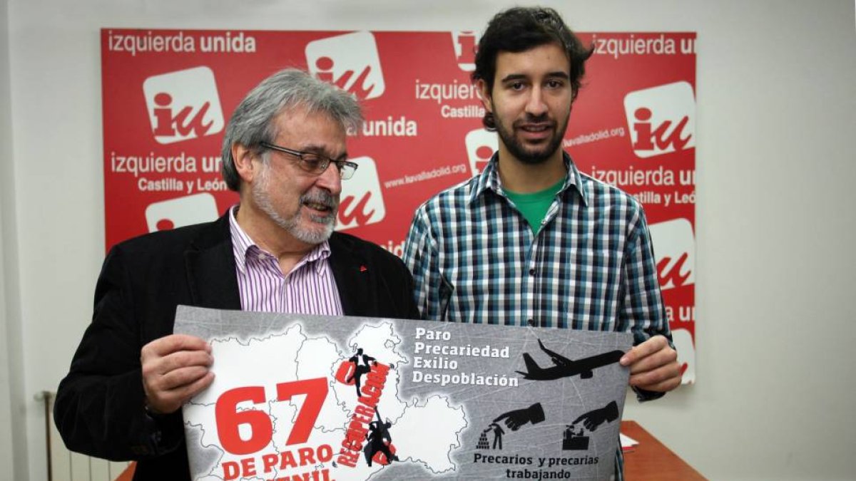 El coordinador regional de IU, José María González, y el coordinador del Área de Juventud de la formación, Andrés Dueñas, presentan la campaña 'Queremos una Comunidad para jóvenes'-Ical