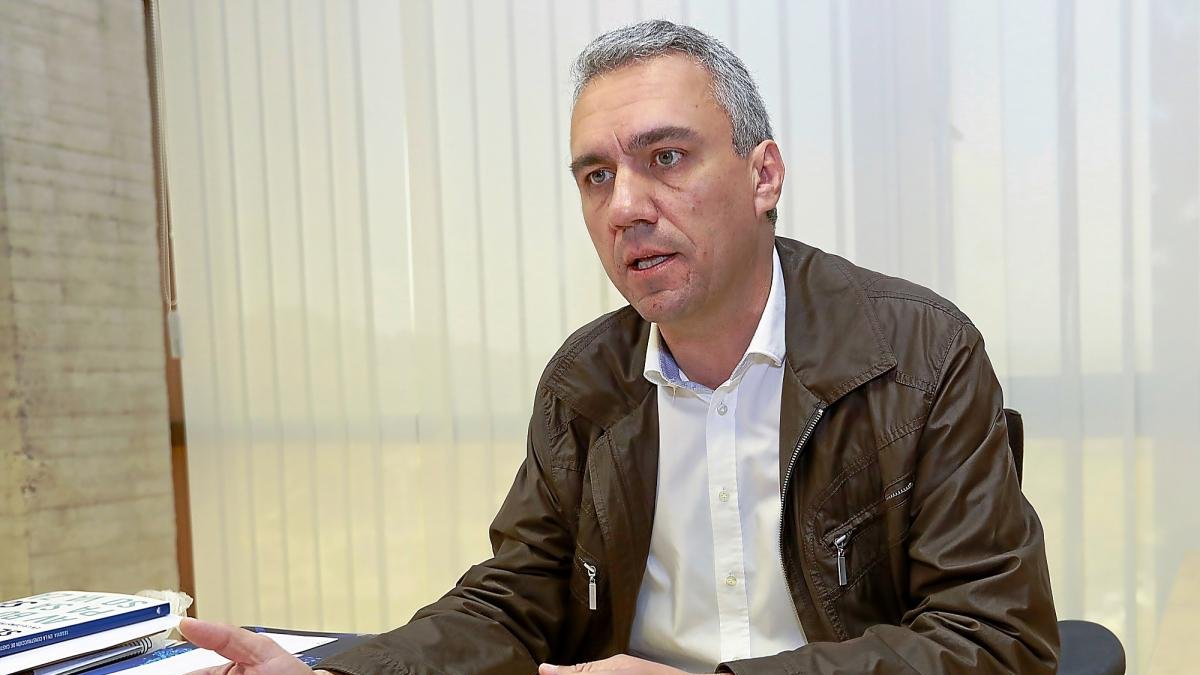 Javier Izquierdo, en un momento de la entrevista.-J. M. LOSTAU