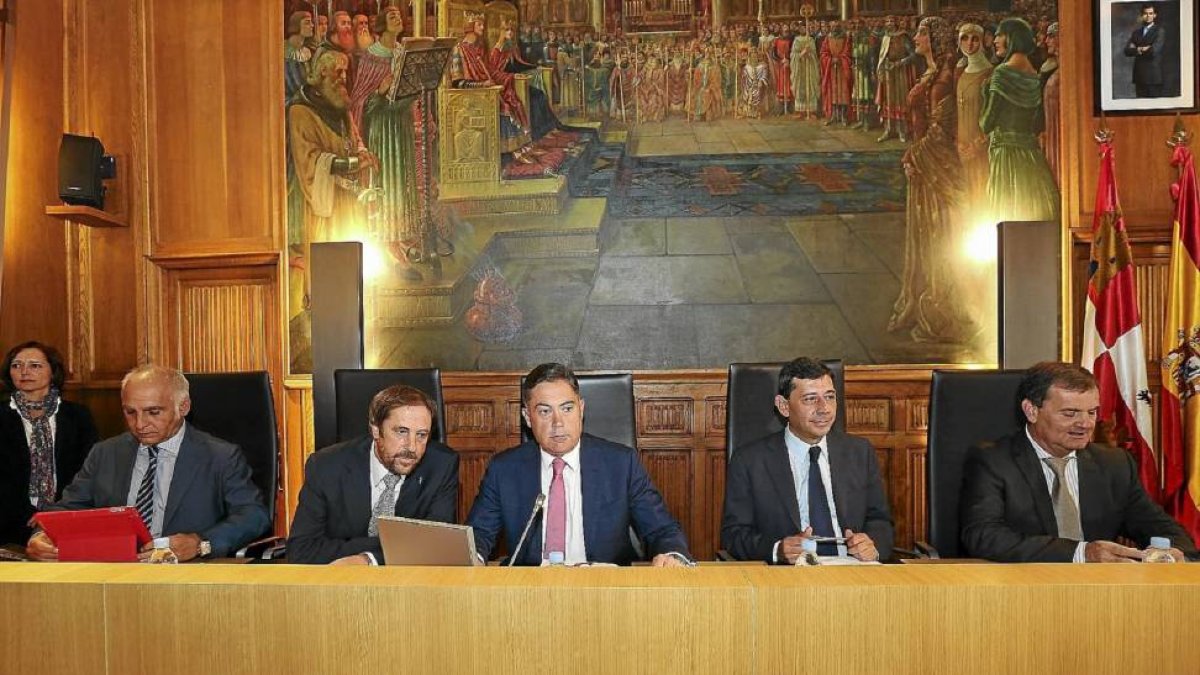 Lupicinio Rodrigo, Marcos Martínez, Jaime González y José Antonio Velasco, en la imagen de archivo durante uno de los últimos plenos de la Diputación-Marciano