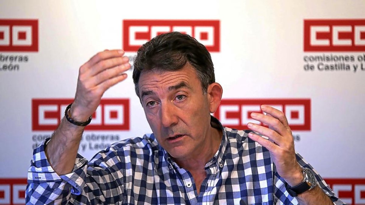 El secretario general de CCOO, Ángel Hernández, ayer en rueda de prensa.-ICAL