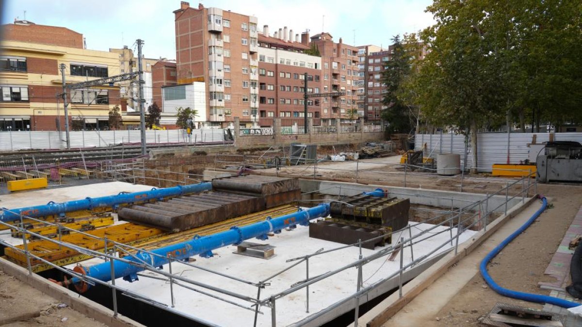 Obras del túnel bajo las vías en la calle Padre Claret. -J.M. LOSTAU