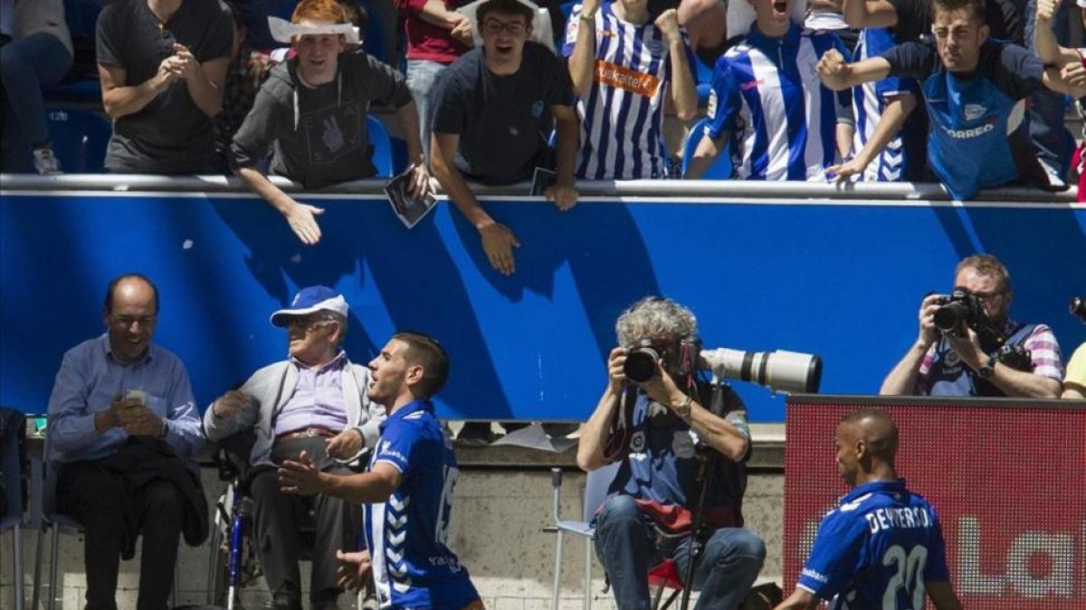 Theo Hernández celebra su gran gol al Athletic el domingo.-EFE