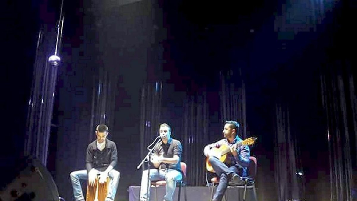 Una de las actuaciones de la Gala Benéfica del sábado en Geria.-E.M.