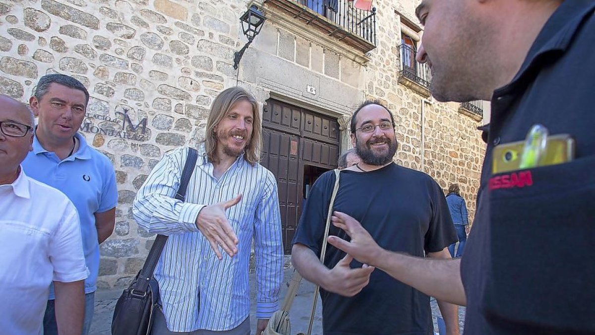 Pablo Fernández se reúne en Ávila con el Comité de Empresa de Nissan.-ICAL