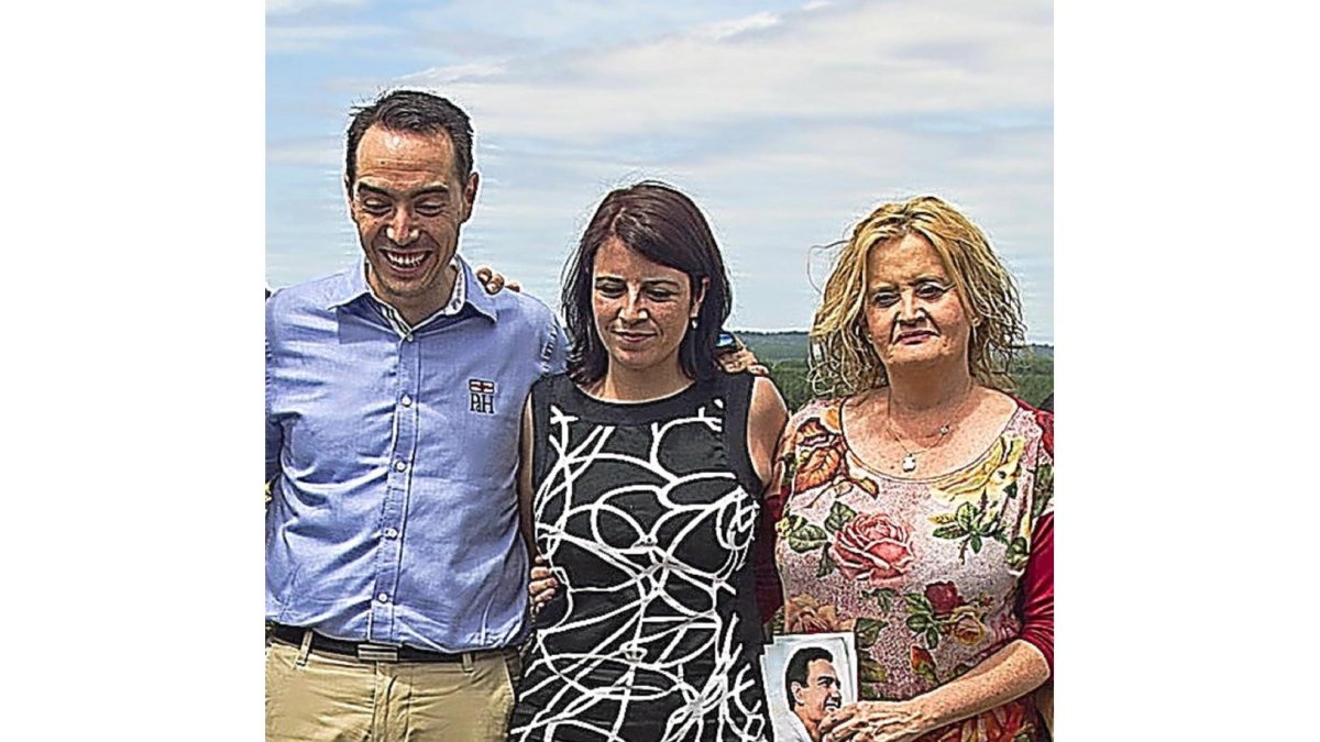 Adriana Lastra, en el centro, ayer en Zamora.-ICAL