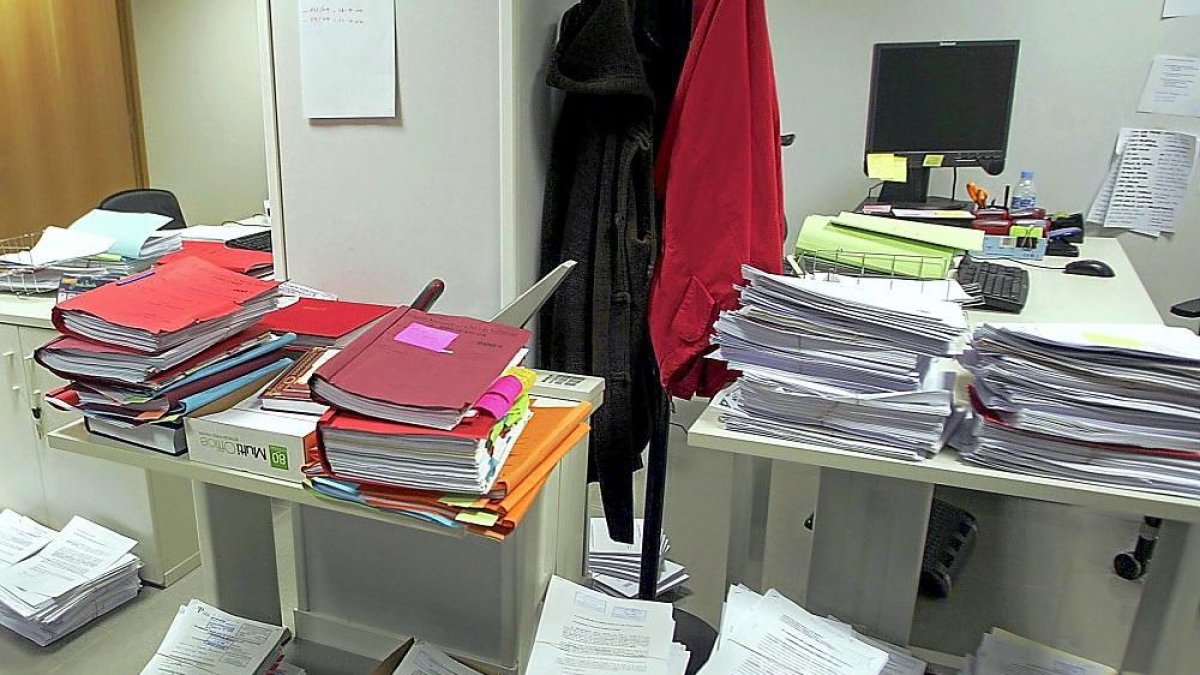 Expedientes amontonados en el juzgado de Primera Instancia de Valladolid.-ICAL