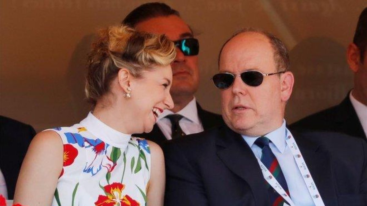 Jazmin Grace y Alberto de Mónaco, en el torneo de tenis de Montecarlo, el pasado mes de mayo.-REUTERS / ERIC GALLARD