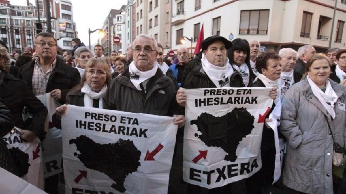 Manifestación a favor del acercamiento de presos a Euskadi, en Bilbao en noviembre del 2014.-EFE