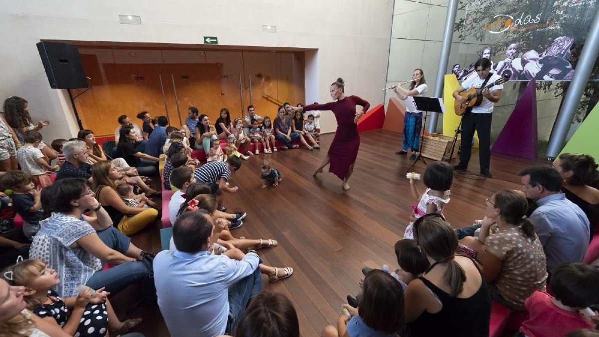 Música y danza ,protagonistas de la Jornada de puertas abiertas en el CentroCultural Miguel Delibes.-PABLO REQUEJO
