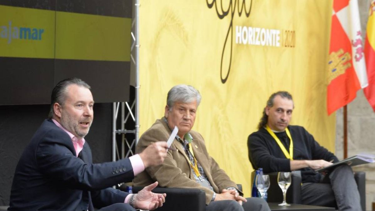 El presidente de Asaja CyL, Donaciano Dujo, el coordinador de la Alianza por la unidad del campo Upa-Coag, Julio López, y el coordinador UCCL, Jesús Manuel González-Ical