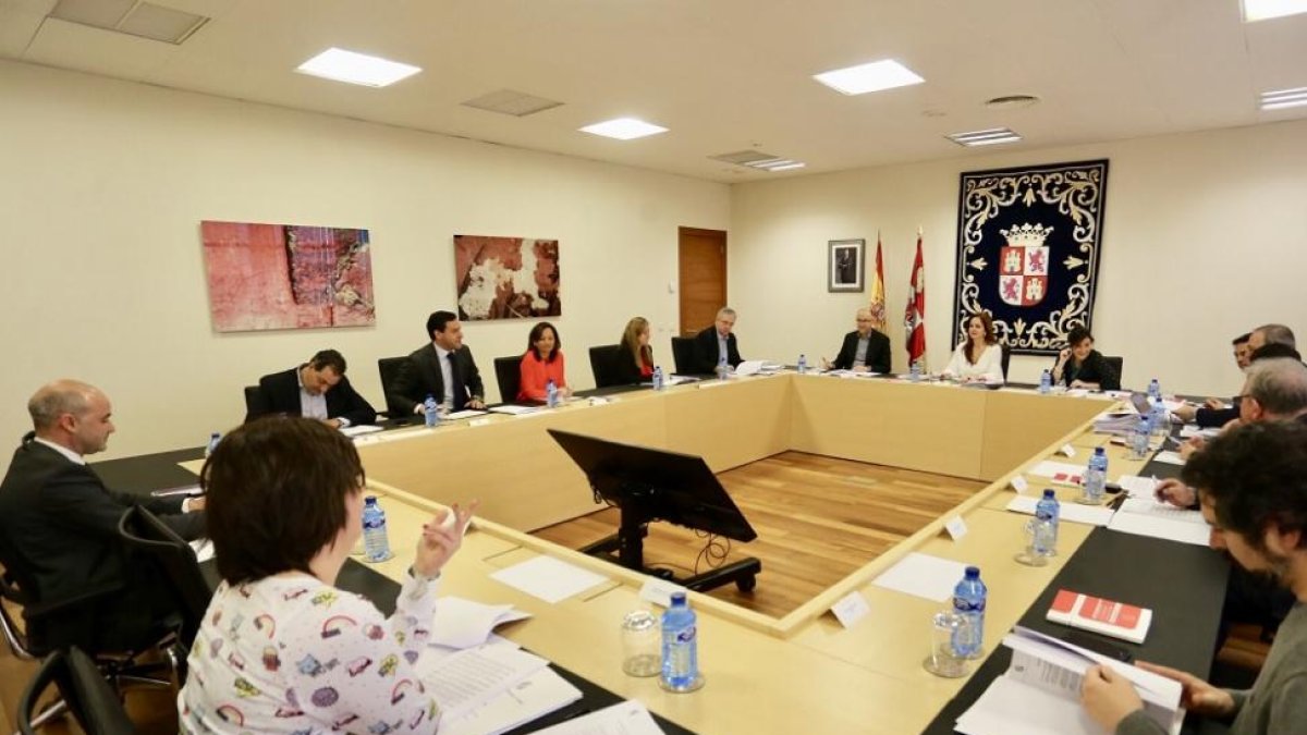Reunión de la Mesa de las Cortes y de la Junta de Portavoces.-ICAL